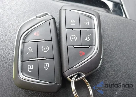 2024 Cadillac Lyriq Luxury W/1Sd z USA, uszkodzony, nr VIN 1GYKPRRL9RZ106908